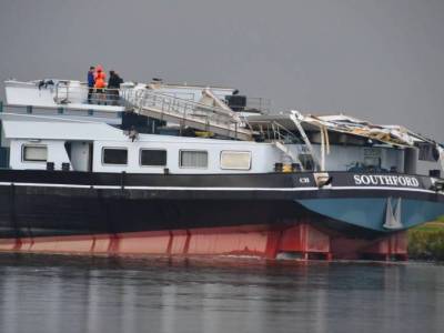 VIDEO: Cargo ship’s wheelhouse ripped apart by bridge