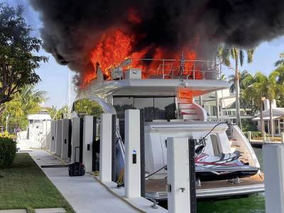 Video: Fire on board 27m Princess yacht in Fort Lauderdale