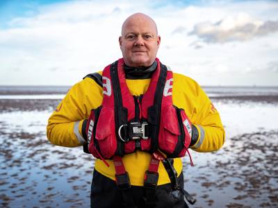 Seis voluntarios y miembros del personal de la RNLI fueron reconocidos en la lista de honores del cumpleaños del rey.