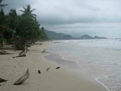 Man missing after speedboat capsizes in rough seas off Koh Chang