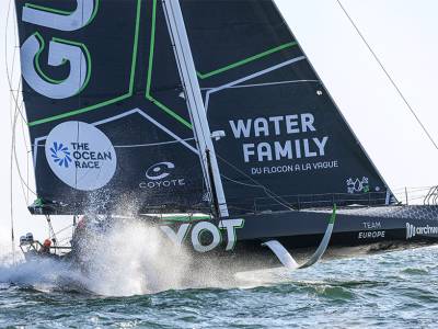GUYOT environnement – Team Europe lead the way in fast and furious foiling conditions