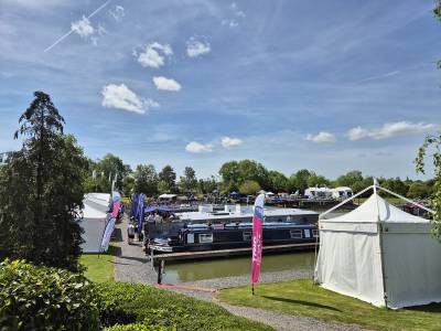 Thousands gather for Crick Boat Show