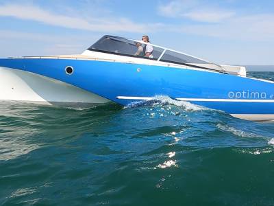 Solent-built electric boat circumnavigates Isle of Wight