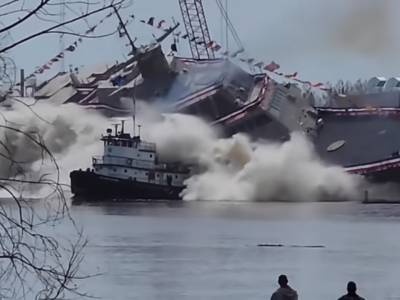 Video: US warship collides with tugboat during launch