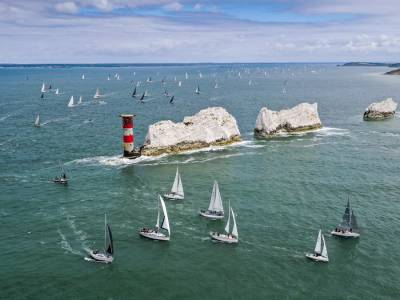 Falta un mes para la Round the Island Race 2026.