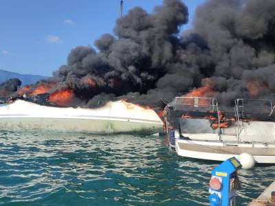 Massive marina fire destroys 4 yachts in Greece