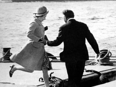 Queen Elizabeth II: Marine world pays tribute to Britain’s longest-reigning monarch