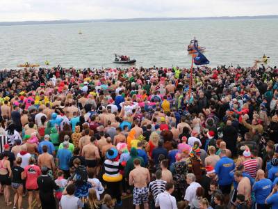 VIDEO: Over 400 swimmers dive into chilly Solent for charity