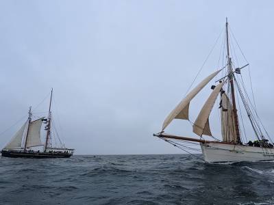 Veteranos heridos, lesionados y enfermos completan una histórica expedición de vela de 2000 millas por el Reino Unido portando la bandera de los Juegos Invictus.