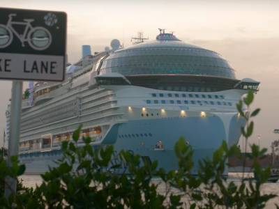 Biggest cruise ship in world arrives in Miami
