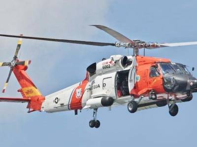 Video: US Coast Guard helicopter nearly crashes into ocean during rescue