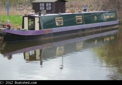 Living on a narrowboat, barge or canal boat in the UK