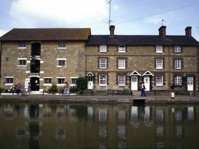 The Little-Known Village Every Canal History Geek Should Know
