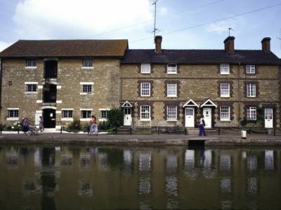The Little-Known Village Every Canal History Geek Should Know