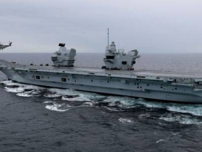 Merlin helicopter becomes first aircraft to land on HMS Queen Elizabeth
