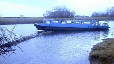 Notorious submerged wall catches another boater out on the River Trent